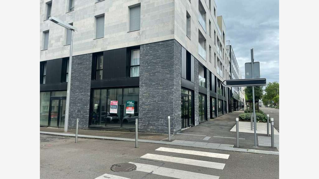 Local d'angle à vendre à La Roche-sur-Yon centre