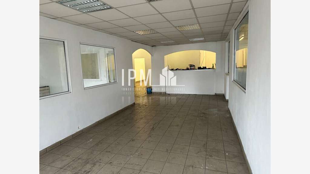 Vente local commercial 400m² axe passant au Pontet