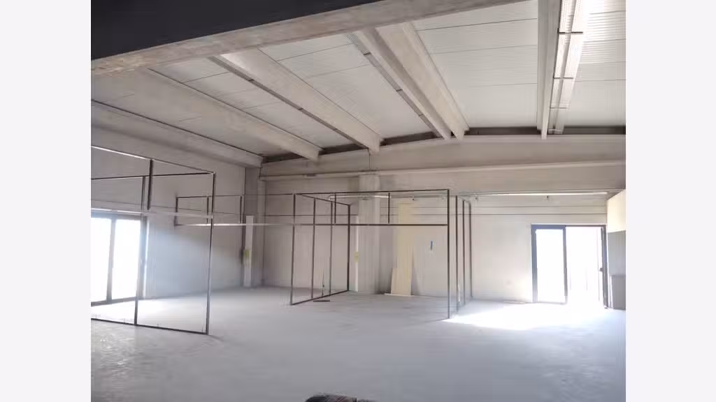 Vente local commercial 970m² avec parking Les Arcs