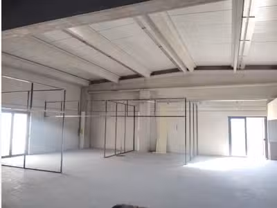 Vente local commercial 970m² avec parking Les Arcs