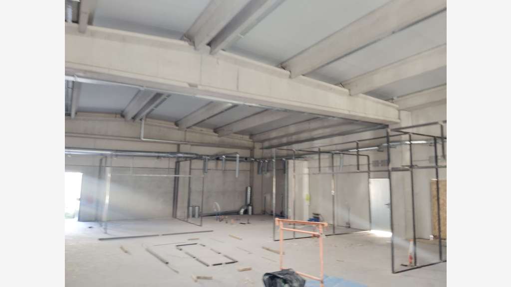 Vente local commercial 970m² avec parking Les Arcs