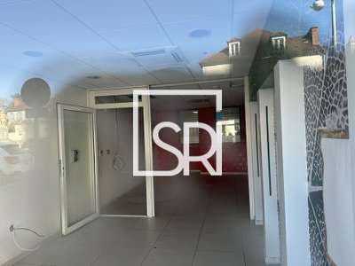 Local commercial + logement à vendre à Randan