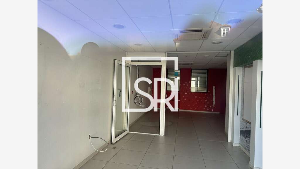Local commercial + logement à vendre à Randan