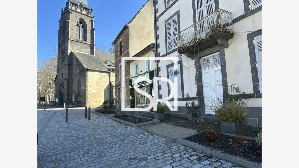 Local commercial + logement à vendre à Randan