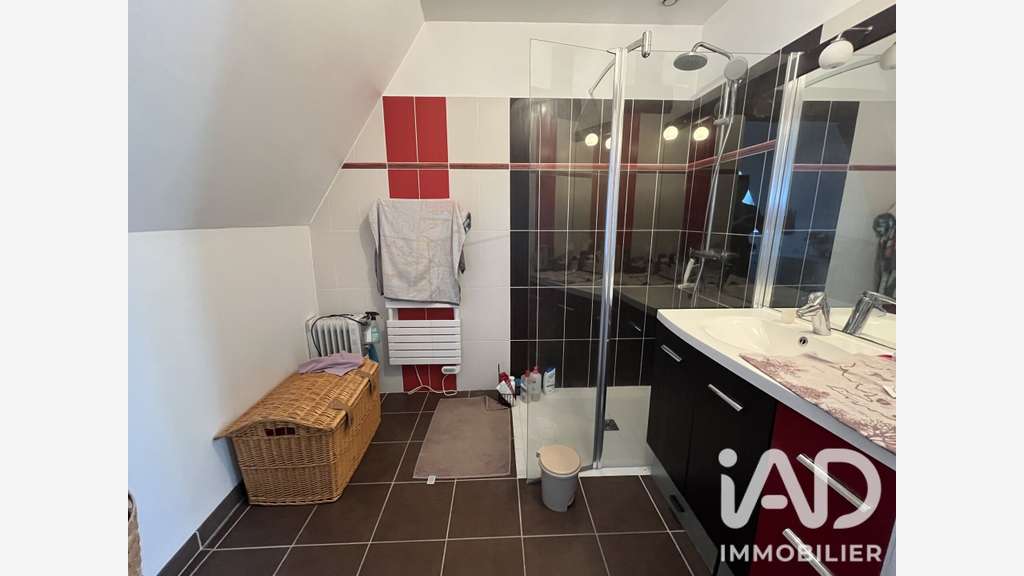 Vente local 132m² et appartement à Maintenon