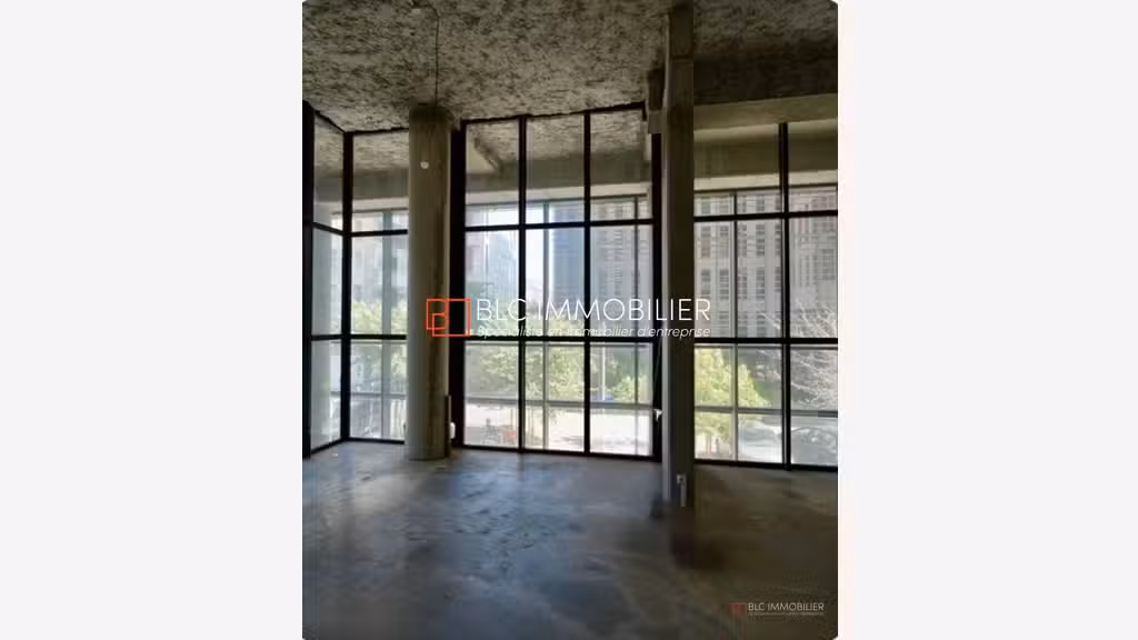 Local d'angle à vendre 203m² La Joliette 13003