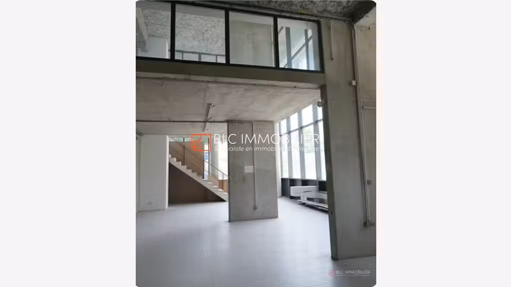 Local d'angle à vendre 203m² La Joliette 13003