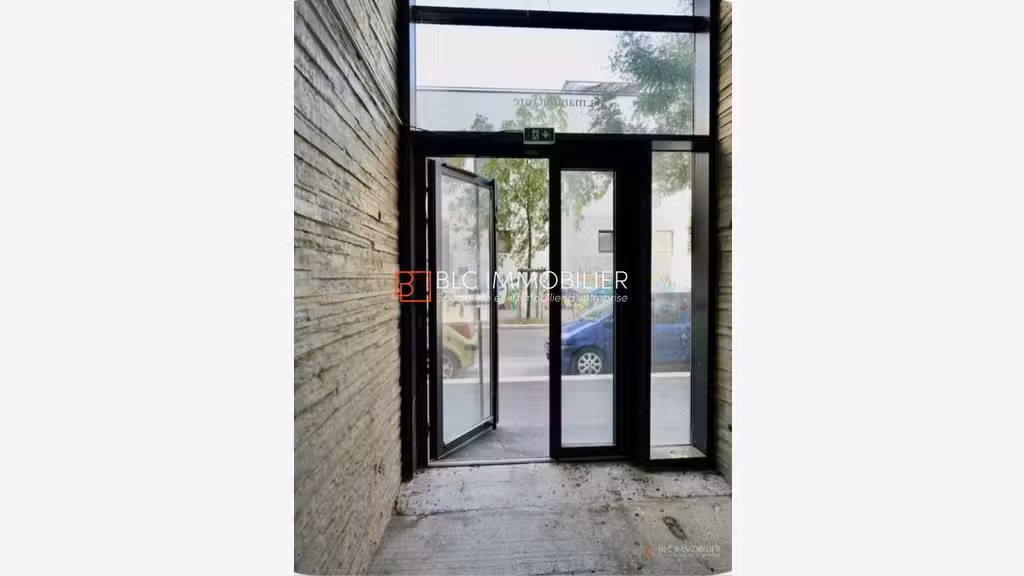 Local d'angle à vendre 203m² La Joliette 13003