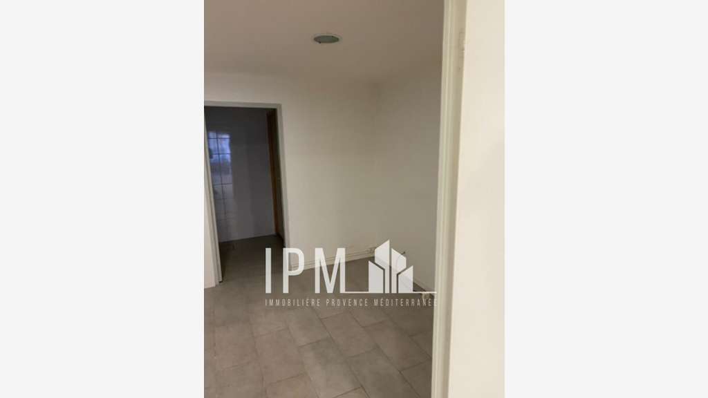 Vente local 50m² loué Marseille La Blancarde 13004