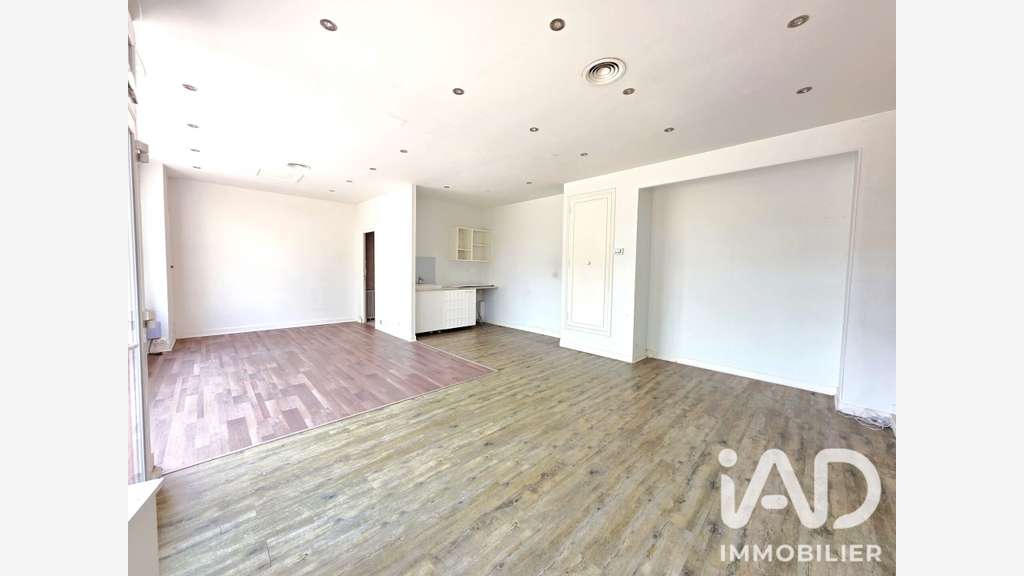 Vente beau local commercial 45m² à Maurepas