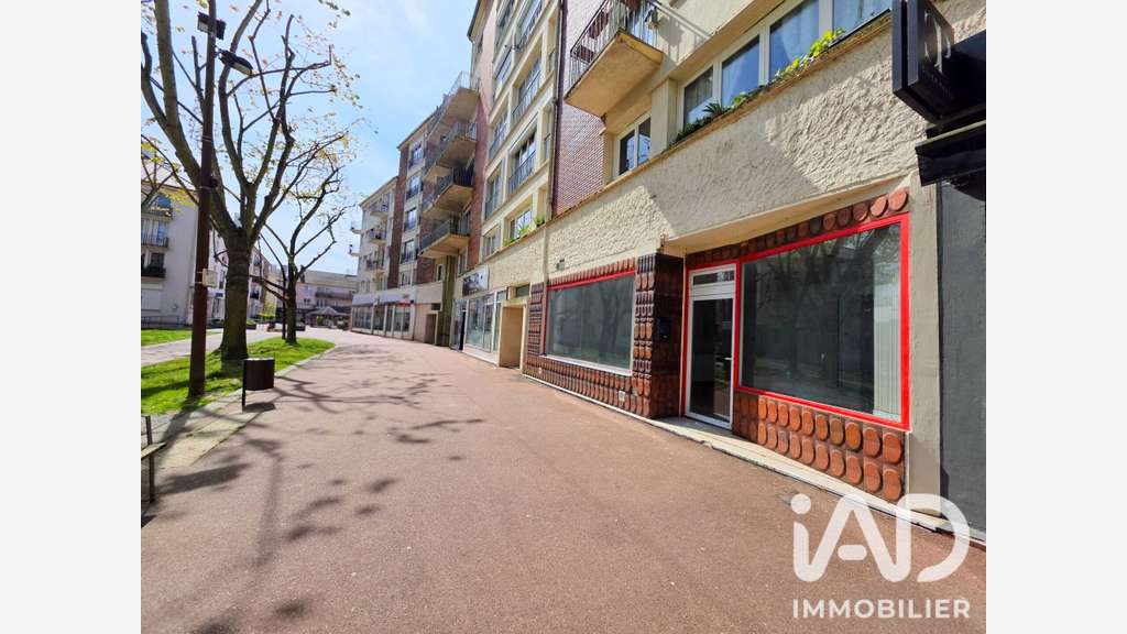 Vente beau local commercial 45m² à Maurepas