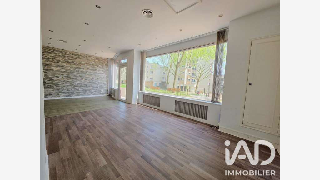 Vente beau local commercial 45m² à Maurepas
