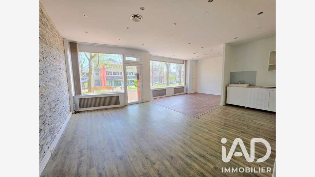 Vente beau local commercial 45m² à Maurepas