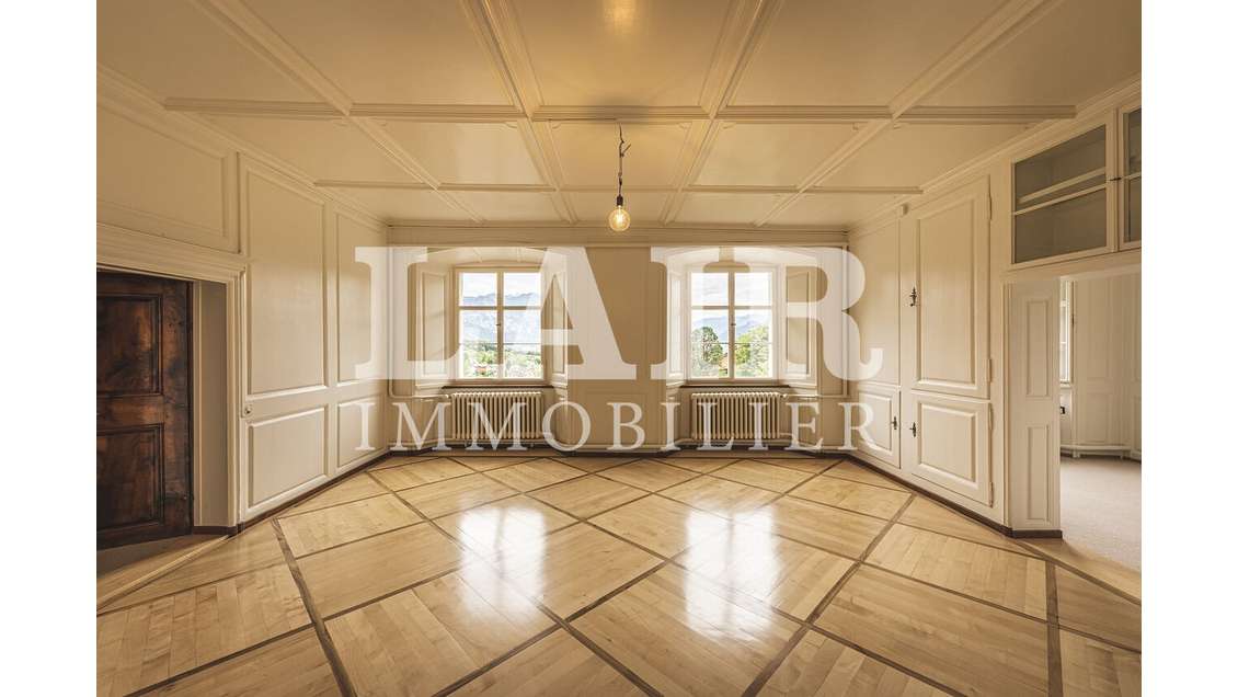 Vente murs commerciaux 1700m² à Mayenne