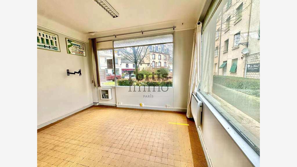 Vente local commercial 53m² libre à Melun