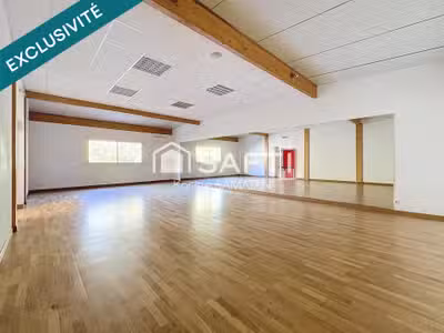 Local commercial rénové 216m² à Montastruc centre
