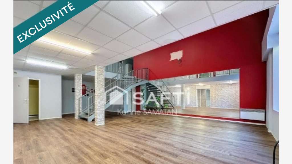 Local commercial rénové 216m² à Montastruc centre