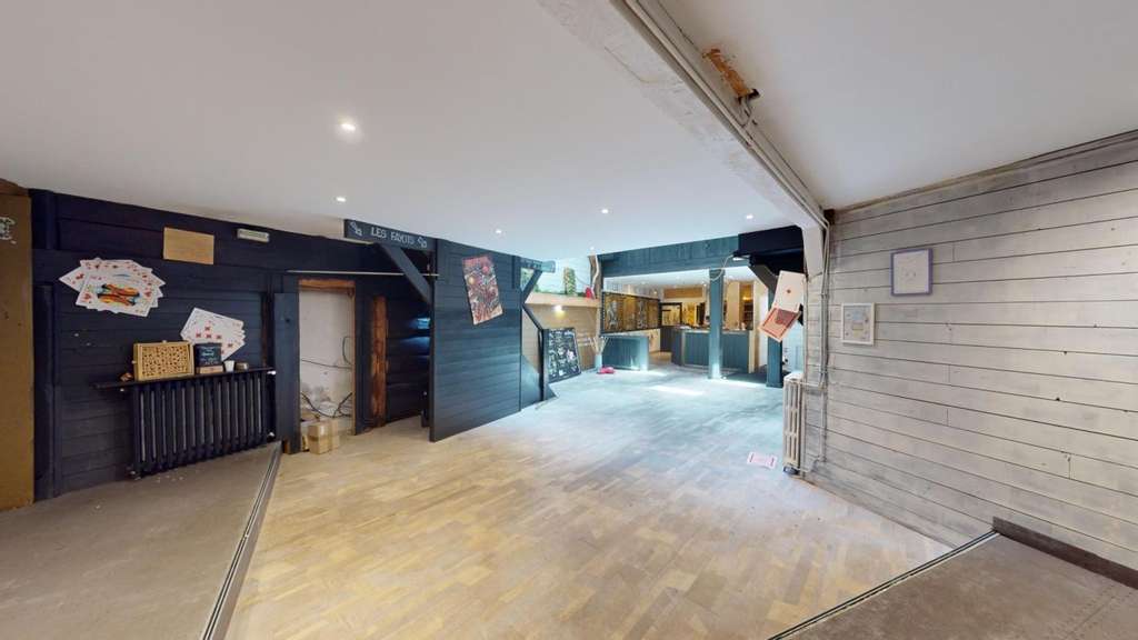 Local commercial 210m² + appartement 70m² T3