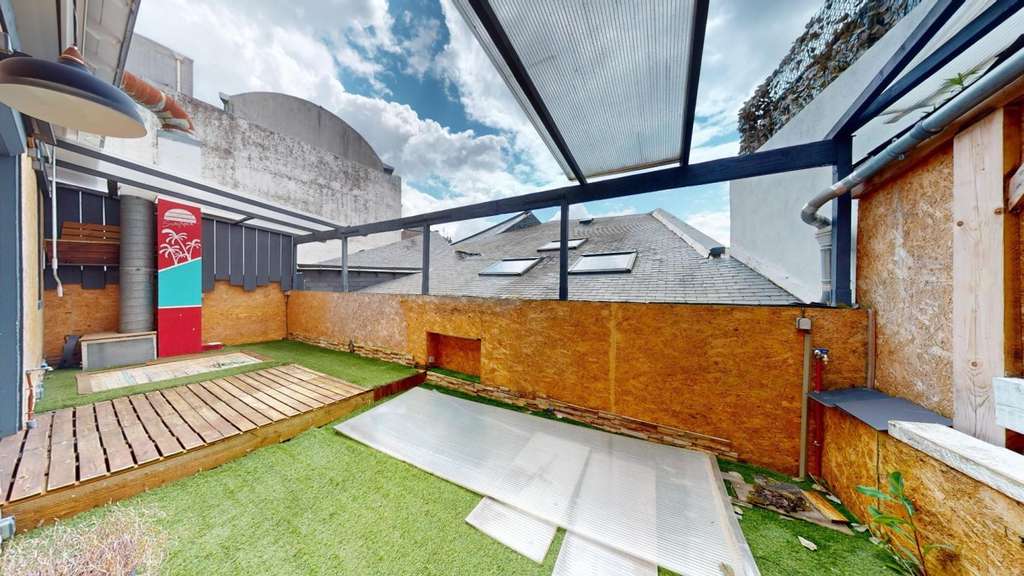 Local commercial 210m² + appartement 70m² T3