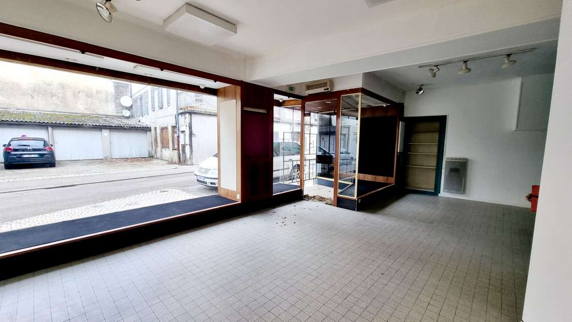 Vente local commercial 62m² à Nantua centre 
