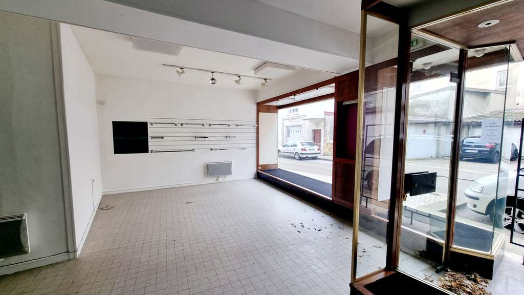 Vente local commercial 62m² à Nantua centre 