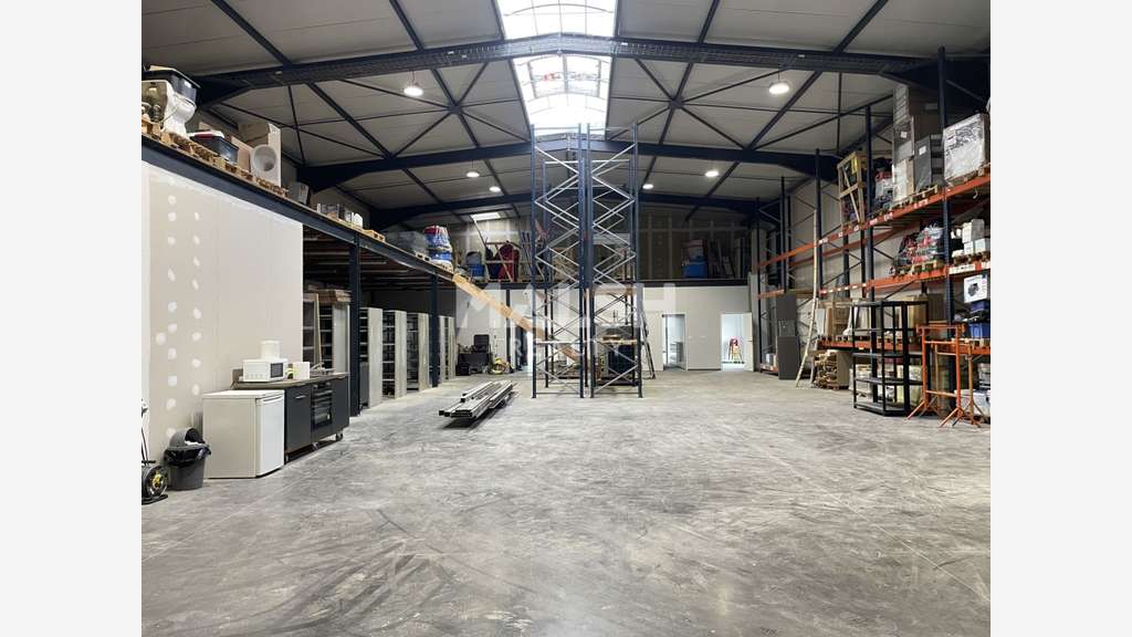 Vente local 824m² sur 2682m² Pouilly-sous-Charlieu