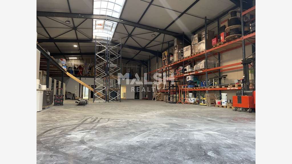Vente local 824m² sur 2682m² Pouilly-sous-Charlieu