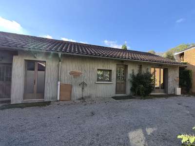 A vendre local commercial 38m² à Neuville-les-Dame