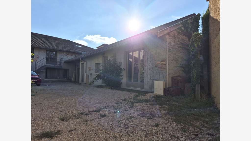 A vendre local commercial 38m² à Neuville-les-Dame
