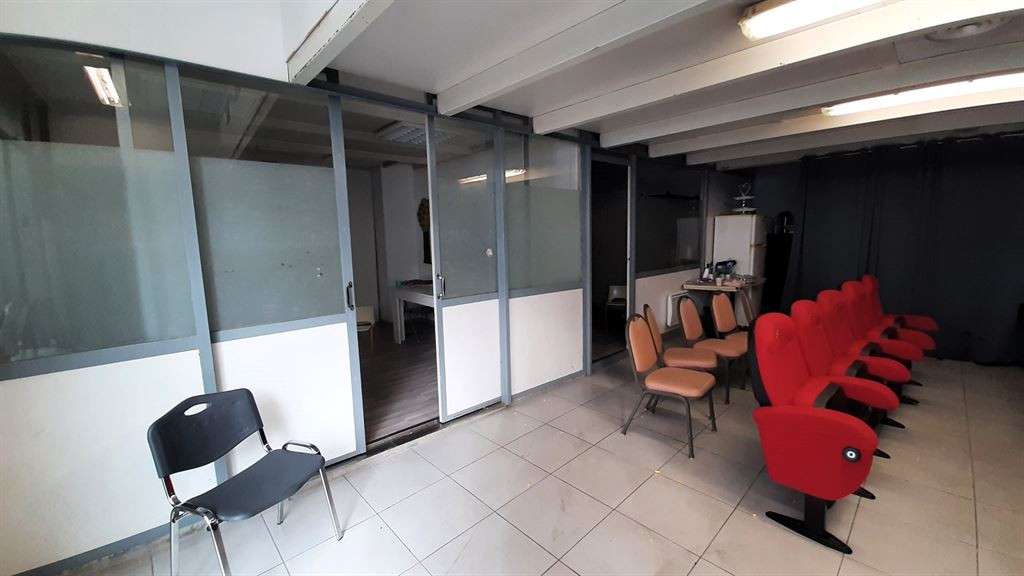 Local commercial 125m² à céder à Nîmes