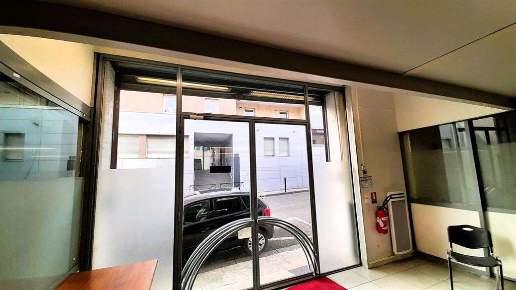 Local commercial 125m² à céder à Nîmes