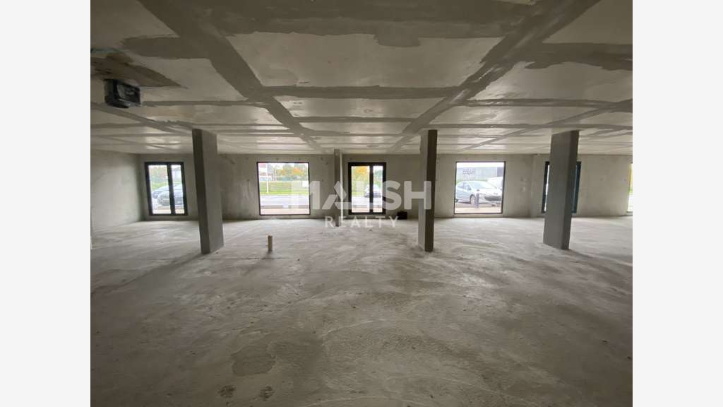 Vend local neuf de 222m² à Charvieu Chavagneux