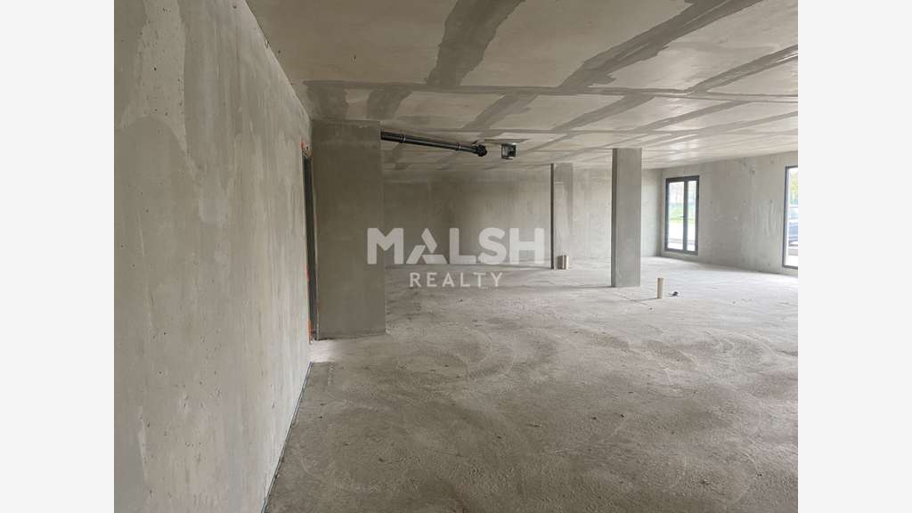Vend local neuf de 222m² à Charvieu Chavagneux