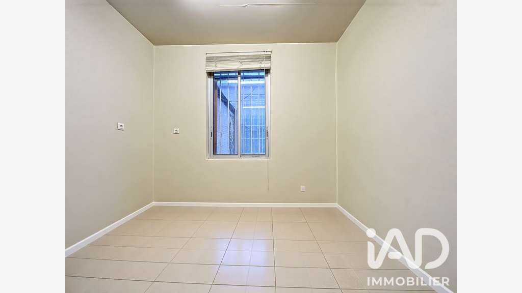 Vente local commercial 74m² à Paris 12e Nation