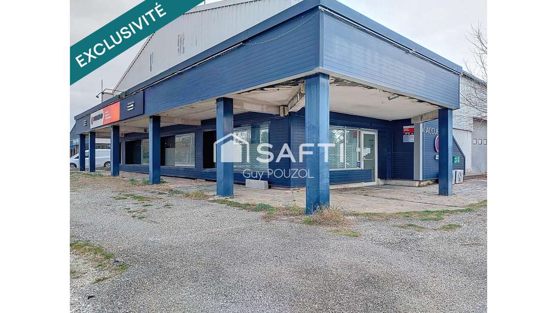 Local avec bureaux hall d'exposition à Pierrelatte