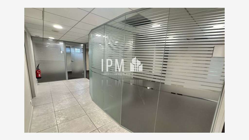 A vendre local 140m² empl premium à Plan-de-Cuques