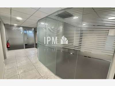 A vendre local 140m² empl premium à Plan-de-Cuques