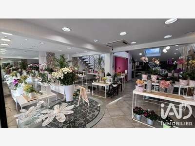 Vente local commercial lumineux 90m² à Pleyben