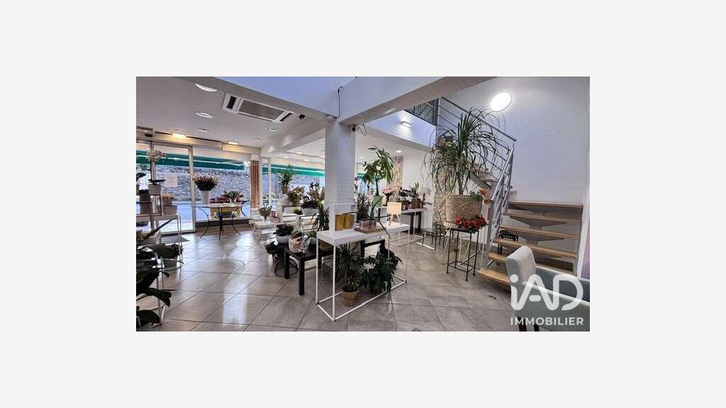 Vente local commercial lumineux 90m² à Pleyben