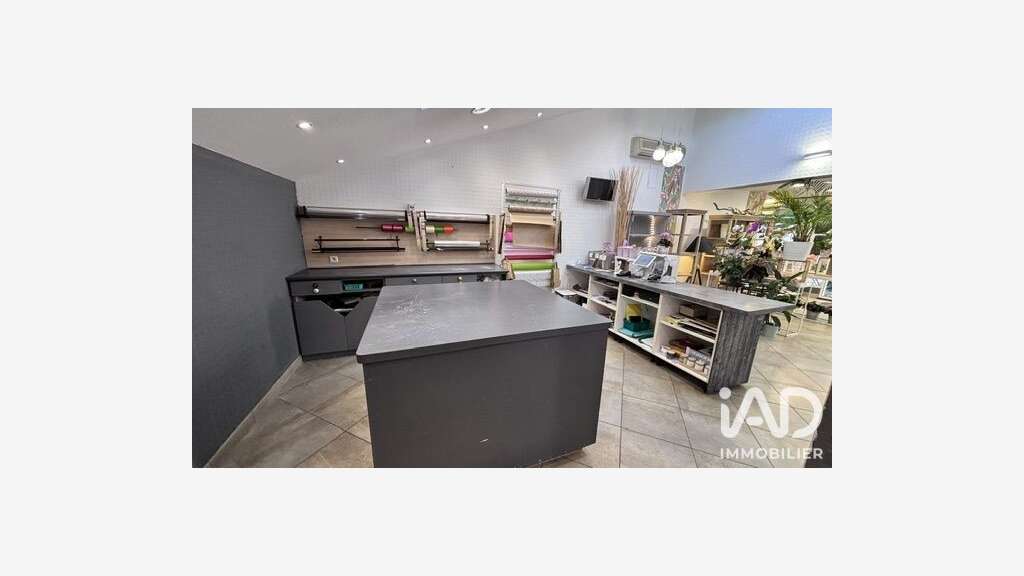 Vente local commercial lumineux 90m² à Pleyben