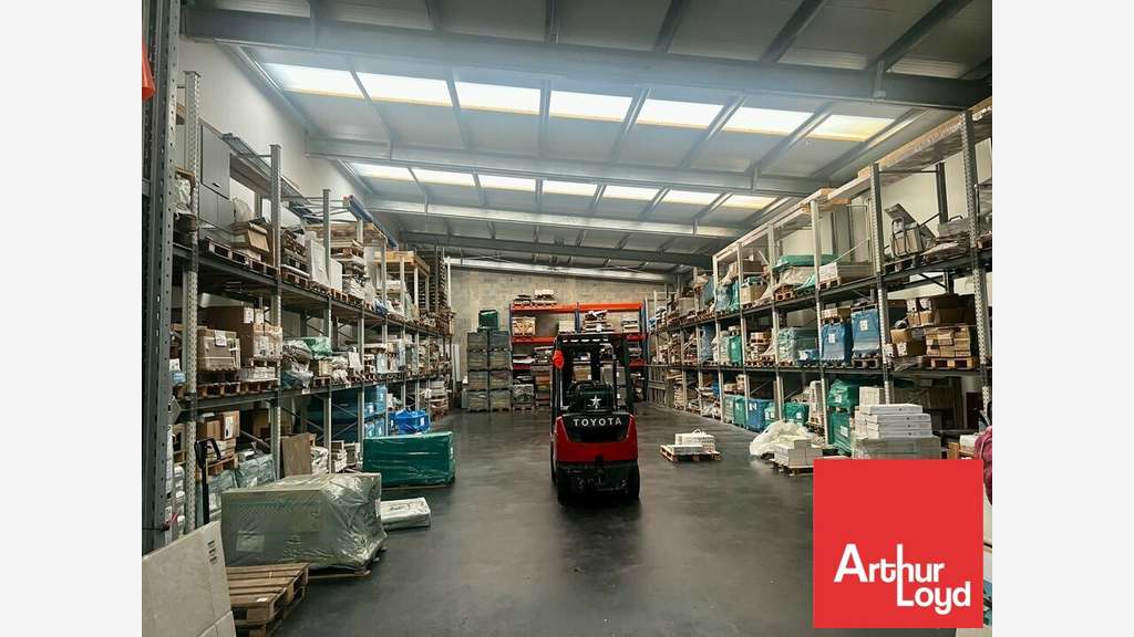 Local 950m² à vendre à Poitiers zone de Chaumont