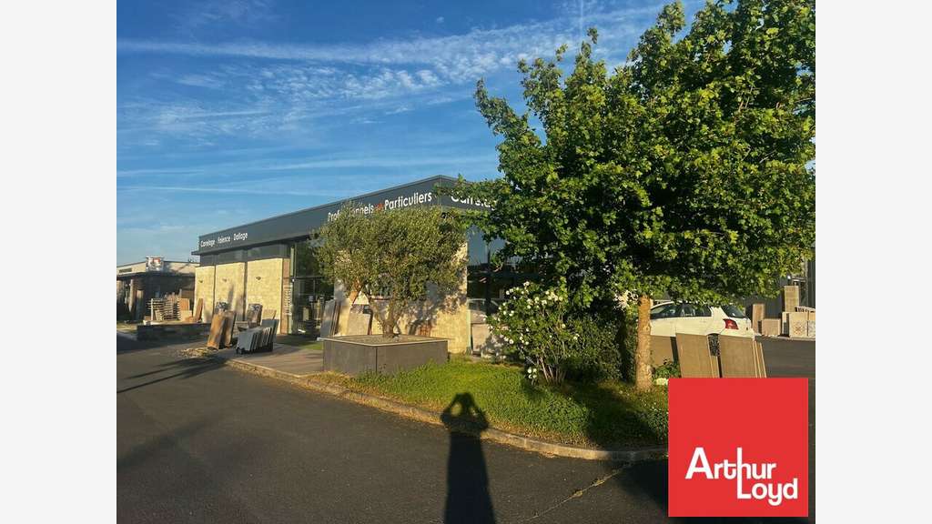 Local 950m² à vendre à Poitiers zone de Chaumont
