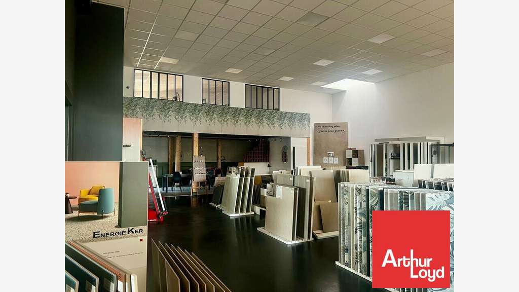 Local 950m² à vendre à Poitiers zone de Chaumont