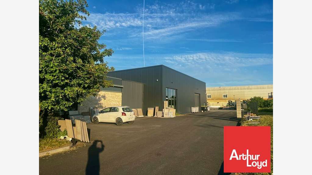Local 950m² à vendre à Poitiers zone de Chaumont