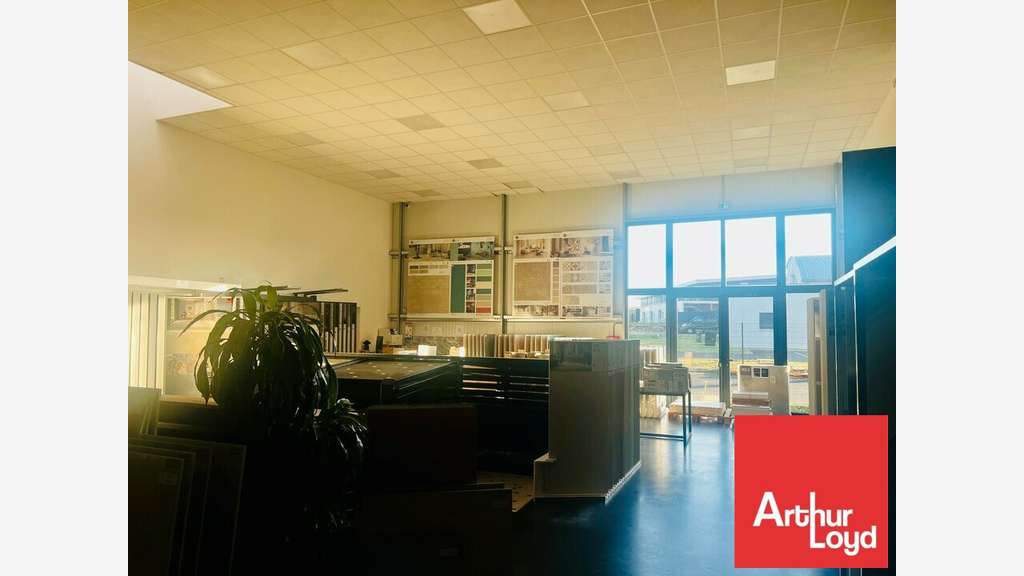 Local 950m² à vendre à Poitiers zone de Chaumont