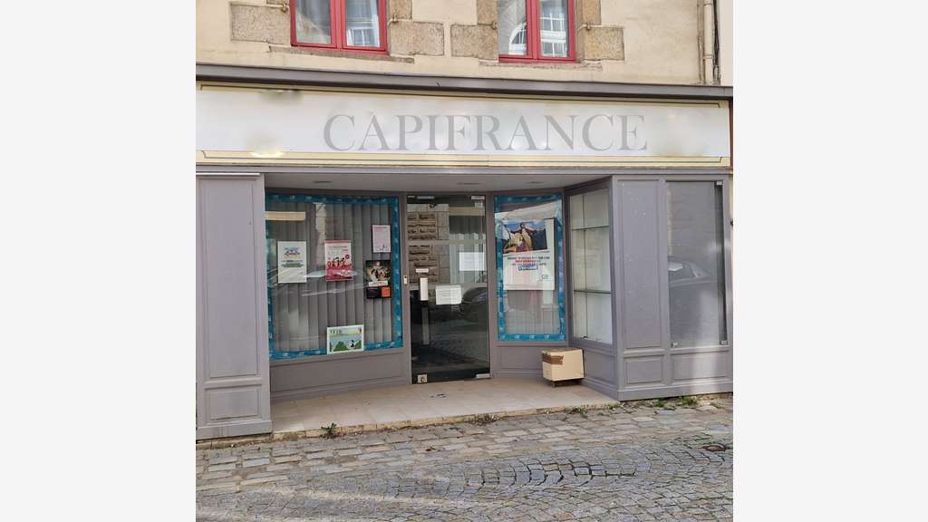 Local commercial 120m² à vendre à Pontrieux centre