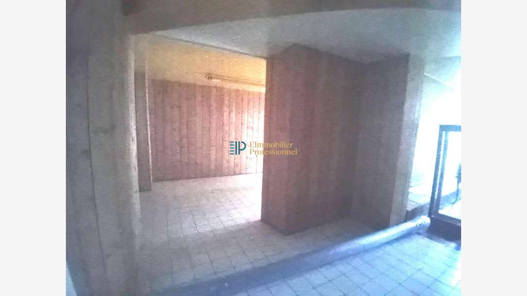 Vente local commercial 584m² en entrée de Quimper