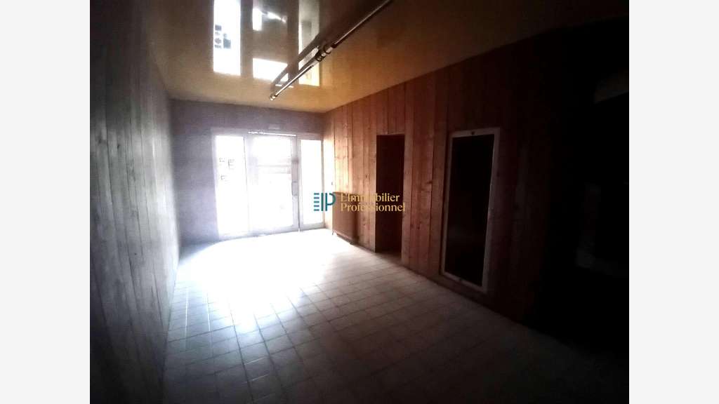 Vente local commercial 584m² en entrée de Quimper