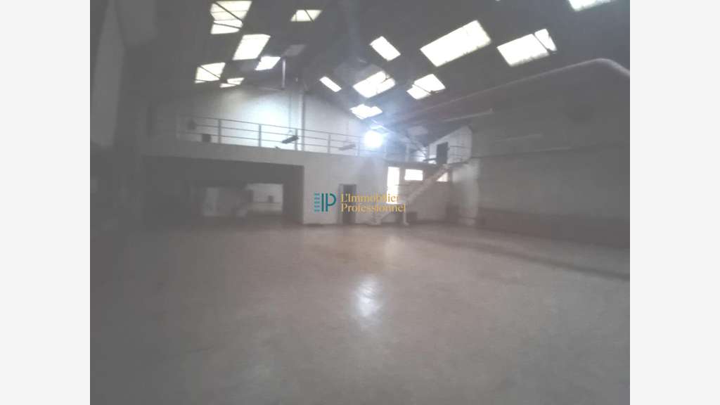 Vente local commercial 584m² en entrée de Quimper