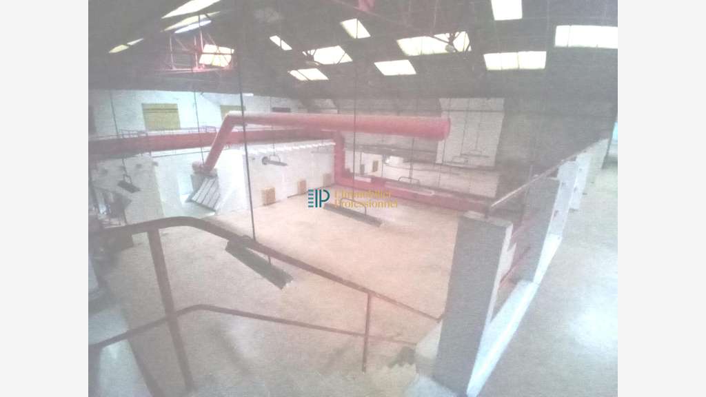 Vente local commercial 584m² en entrée de Quimper